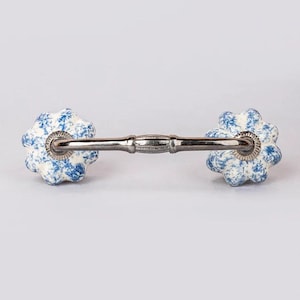 ライトブルーの花柄セラミックキャビネットプル、手作りキッチン引き出しハンドル