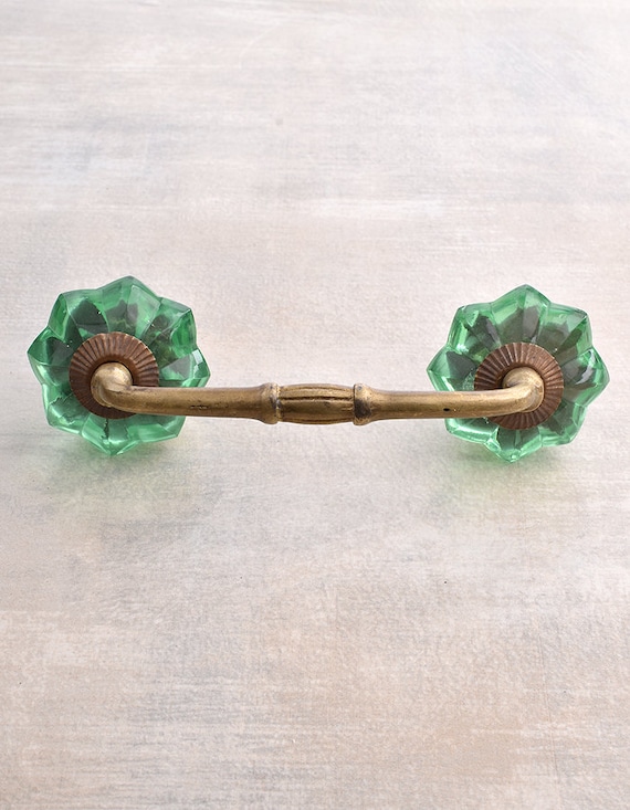 green knobs dresser Crystal Flower Cabinet Pull: Glass Knob model_scarlett