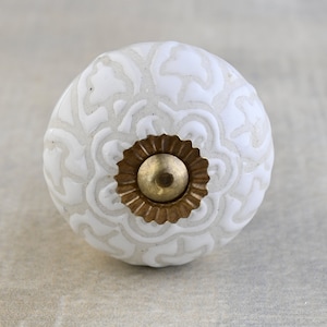 Antique White Ceramic Embossed Drawer Cabinet Knob