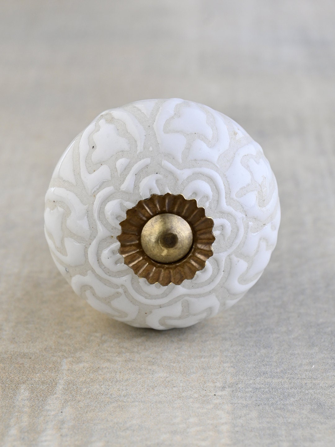 Antiker weißer Keramik Geprägter Schubladenknopf verkauft in | Etsy