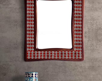 Specchio in piastrelle di ceramica fatto a mano: design rosso e bianco, decorazione murale unica, regalo di Natale