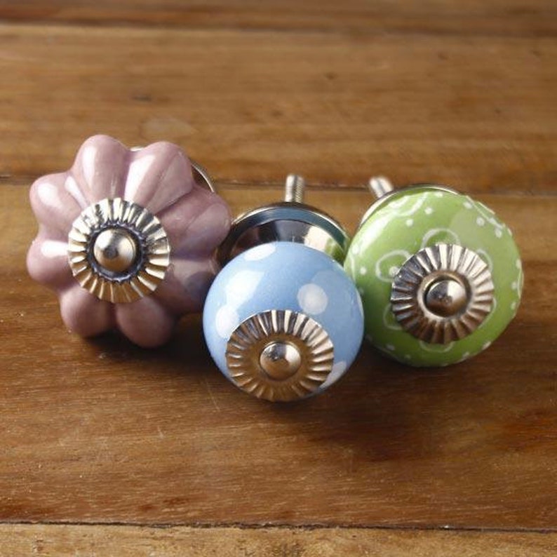 Pomos de cajón de cerámica surtidos hechos a mano: decoración rústica multicolor mixta imagen 7