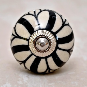 Ręcznie robiona czarna ceramiczna gałka do szafki: okrągły uchwyt do szuflady, dekoracja domu