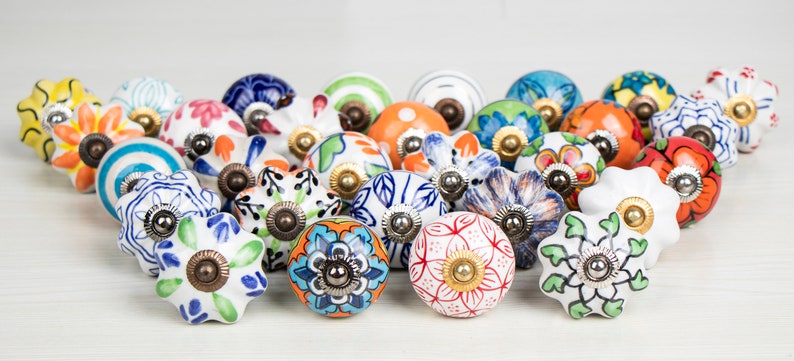 Pomos de cajón de cerámica surtidos hechos a mano: decoración rústica multicolor mixta imagen 5
