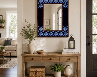 Specchio con piastrelle floreali blu: ceramica dipinta a mano, arredamento boho chic