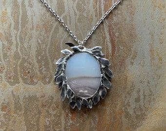 many petals - Agate necklace