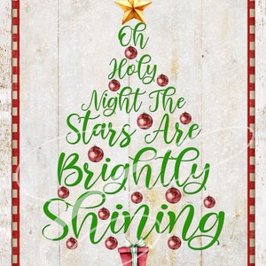 Puede incluir: Un árbol de Navidad verde con adornos rojos y una estrella dorada en la cima. El texto "Oh Holy Night The Stars Are Brightly Shining" está escrito en el árbol.