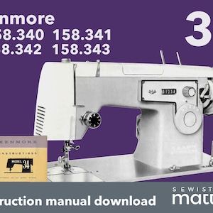 Puede incluir: Una imagen en blanco y negro de una máquina de coser Kenmore, modelo 34. La máquina está sobre una superficie blanca con un fondo gris. La imagen también incluye un manual de instrucciones en blanco y negro para la máquina.