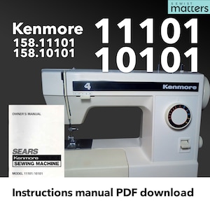 Könnte beinhalten: Eine weiße Kenmore Nähmaschine mit einem schwarzen Bedienfeld und einer weißen Bedienungsanleitung. Die Modellnummer lautet 11101/10101. Der Text "SEARS Kenmore SEWING MACHINE" ist auf der Bedienungsanleitung aufgedruckt.