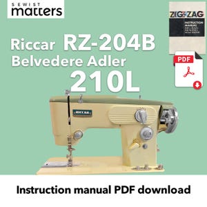 以下が含まれることがあります： クリームとグリーンのヴィンテージRiccar RZ-204B Belvedere Adler 210Lミシン。ミシンにはシルバーのダイヤルと小さなRiccarのロゴがあります。画像には、取扱説明書のPDFダウンロードリンクも含まれています。