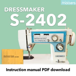 Puede incluir: Una máquina de coser Dressmaker S-2402 blanca con un panel superior azul y un manual de instrucciones amarillo que dice "How to use and care for your SUPER ZIGZAG SEWING MACHINE".