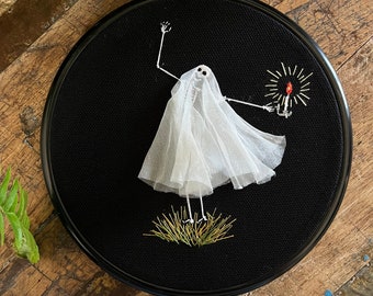 Embroidery hoop, Boo