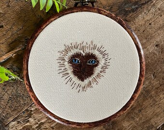 Embroidery hoop , siamese cat heart