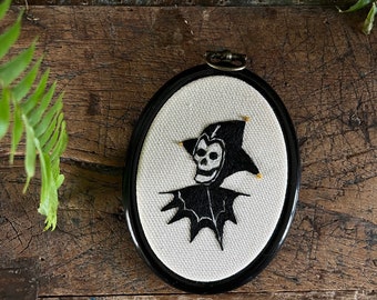 Embroidery hoop skull