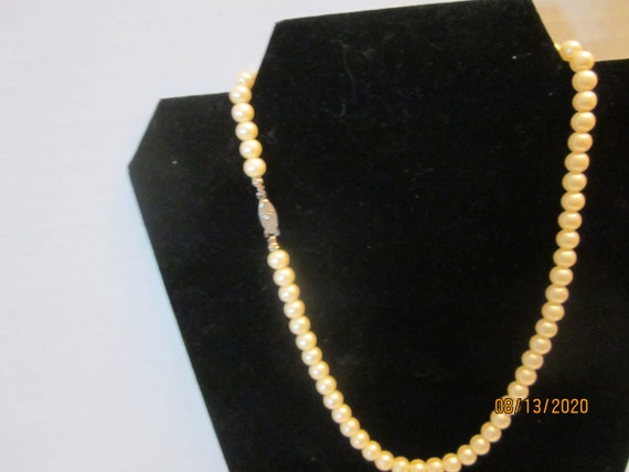 18 inch Pearl Necklace - image 3
