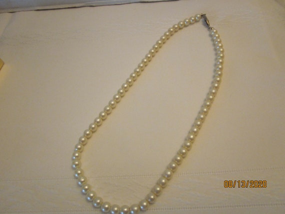 18 inch Pearl Necklace - image 6