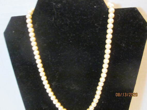 18 inch Pearl Necklace - image 7