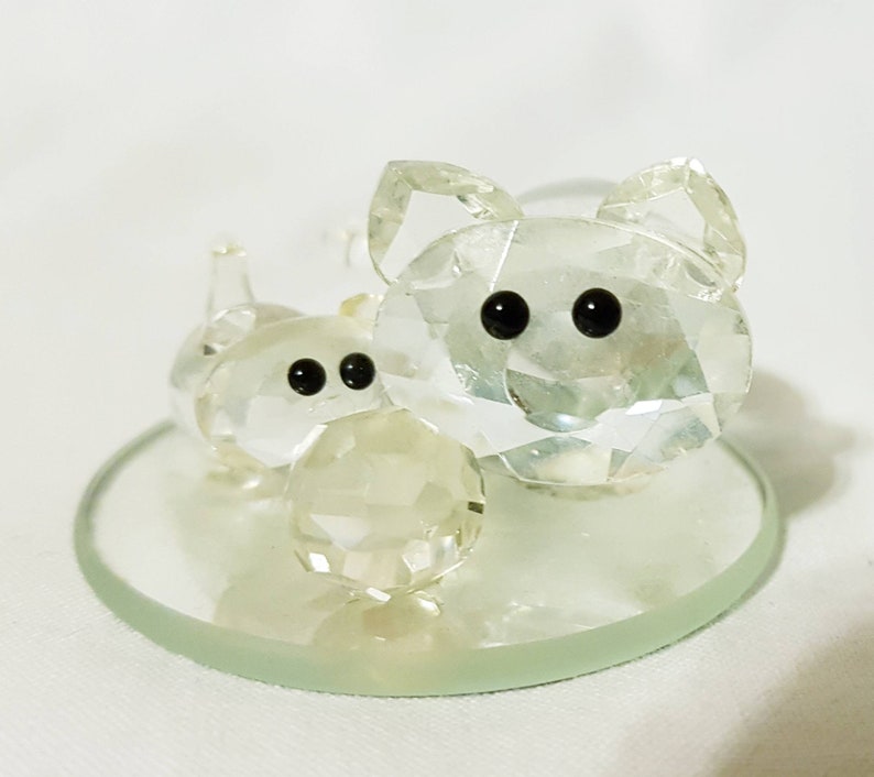 Sklarny Bydzov Bohemian Crystal mother cat /& kitten playing with ball black eyes attached to mirrored base each cat is missing it/'s whiskers