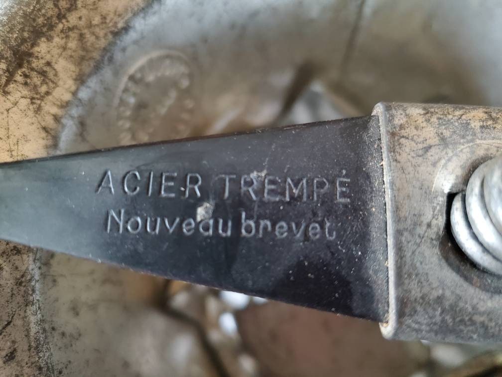 Vintage Moulinette Brevete Acier Trempé Mouli Product 3 Legged Hardened  Steel Food Grinder Wooden Knob & Leg, Rubber Feet Made in France 