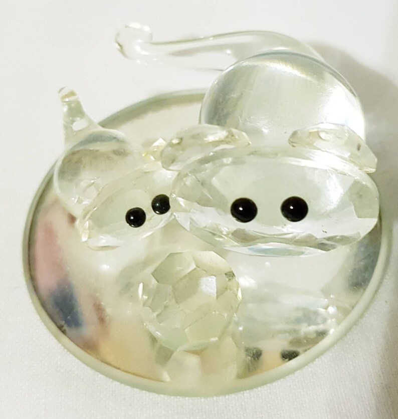 Sklarny Bydzov Bohemian Crystal mother cat /& kitten playing with ball black eyes attached to mirrored base each cat is missing it/'s whiskers