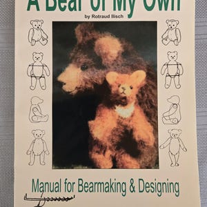 以下が含まれることがあります： Rotraud Ilischによる「A Bear of My Own」というタイトルの本の表紙。表紙には、茶色のテディベアと大きなクマの写真が掲載されています。「Manual for Bearmaking & Designing」というテキストも表示されています。