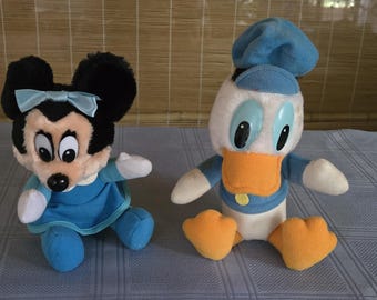 Walt Disney Productions Mickey's Christmas Carol Minnie Mouse e Pato Donald, brinquedos de pelúcia usados, 7,5" de altura, sentado, produto da Coreia