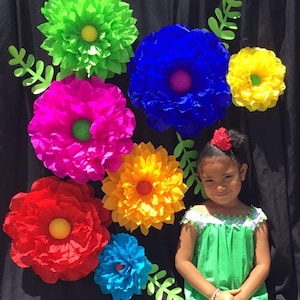 Fiesta/Cinco de Mayo Paper Flower Backdrop,Large paper flowers,mexican wedding,crepe paper flowers,Fiesta decorations,Party decorations