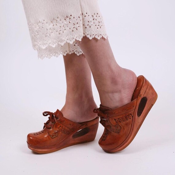 Vintage 70s Leather Cut Out Clogs 6 Etsy