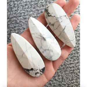 Howlite Pendant, 62mm x 25mm, Teardrop Beads, Faceted Beads, Teardrop Pendant, Big Beads, Howlite Beads, White Howlite, White Beads