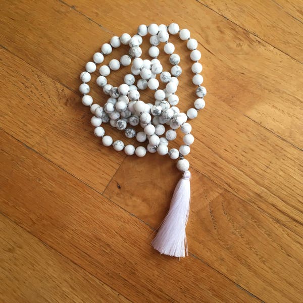 Howlite Mala Necklace, 108 Mala Beads, White Mala Necklace, Howlite Hand Knotted Mala, Howlite Jewelry, White Necklace Summer Jewelry