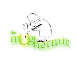 Op de afbeelding: Een groen en geel logo met de tekst "the mug hermit" en een cartoontekening van een persoon die een mok vasthoudt.