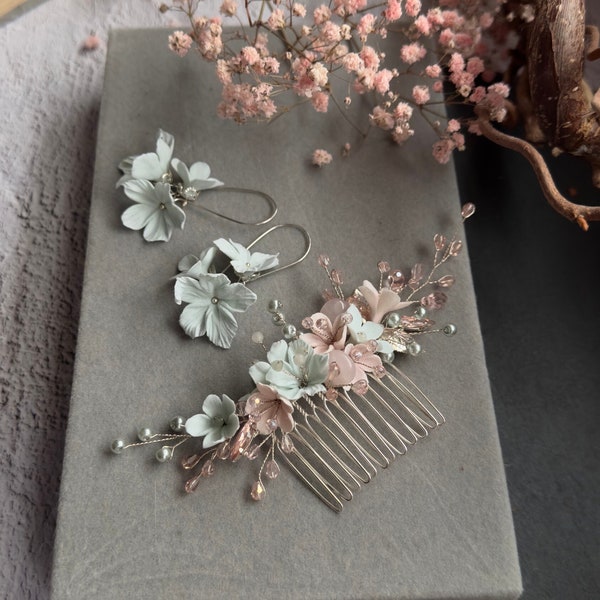 Haarschmuck in Mintgrün Haarkamm mit Blumen und Perlen in Pastellfarben Bride Hair Polymer Clay flowers Handmade Blumen in mit grün