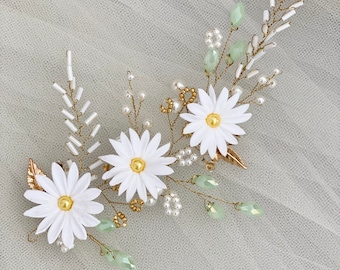 Braut Haarschmuck mit Margeriten Blumen aus Modelliermasse Handmade Blüten und Perlen im Haar Boho Strand Perlenranke Natur Landhaus Stil