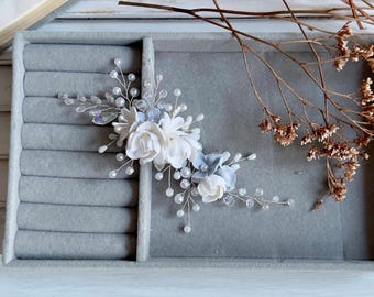 Bridal hair accessories with flowers white peonies and hydrangeas in light blue made of modeling clay floral hair arrangement with flowers pearl jewelry