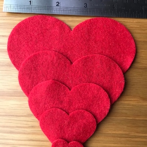 10 Corazones rojos, corazones de fieltro rojo, corazones de San Valentín, suministros para hacer tarjetas, varios tamaños de corazones de fieltro, San Valentín hechos a mano