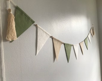 Salbeigrüne, beige und natürliche Baby-Wimpelkette, neutrale Filz-Wimpelkette, Wimpelketten für Kinderzimmer, neutrale Baby-Deko, Wanddekoration für Geschäfte,