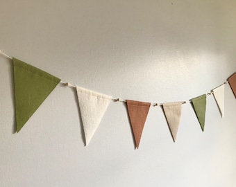 Verde salvia, beige, naturale per bambini e bandierine moka, bandierine neutre in feltro, bandierine per camerette per bambini, decorazioni neutre per bambini, anche decorazioni murali,