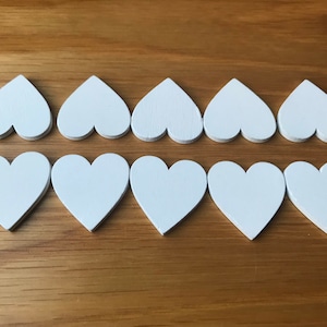 10 weiße bemalte Bastelherzen, 10 weiße Bastelherzen, handbemalte Herzen, für Weihnachten, zum Basteln, für die Kartenherstellung, Hochzeit Dekoherzen