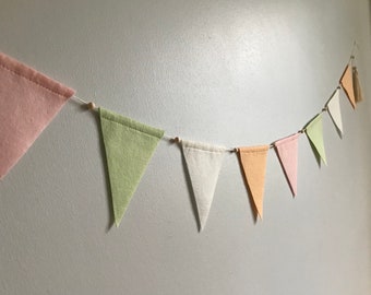 Fleur, rose poudré, pistache et nid d'abeille naturel, drapeaux de guirlande de feutre, bruant de chambre d'enfants, drapeaux de garden-party, bruant de décoration de mariage,