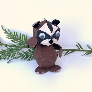Jahrgang RACCOON Weihnachtsschmuck,Hand bemalt Eierkarton Waschbär Ornament,Xmas Baum Ornament,Pipe Reiniger Schwanz, Goggly Augen