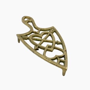 Vintage Brass HEARTS and ARROWS Trivet~Brass Footed Trivet~Pot Holder~Hot Plate~Farmhouse Kitchen~Heart Decor