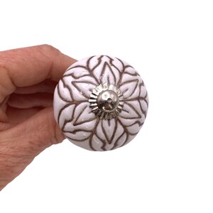 Maniglia per cassetto in ceramica vintage con motivo floreale ~ Pomello per mobile dipinto a mano ~ Stile boho ~ Decorazione art déco