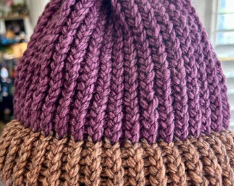 Gorro de invierno morado hecho a mano