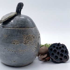 Boite céramique raku émail mauve, forme de poire, poterie artisanale image 5