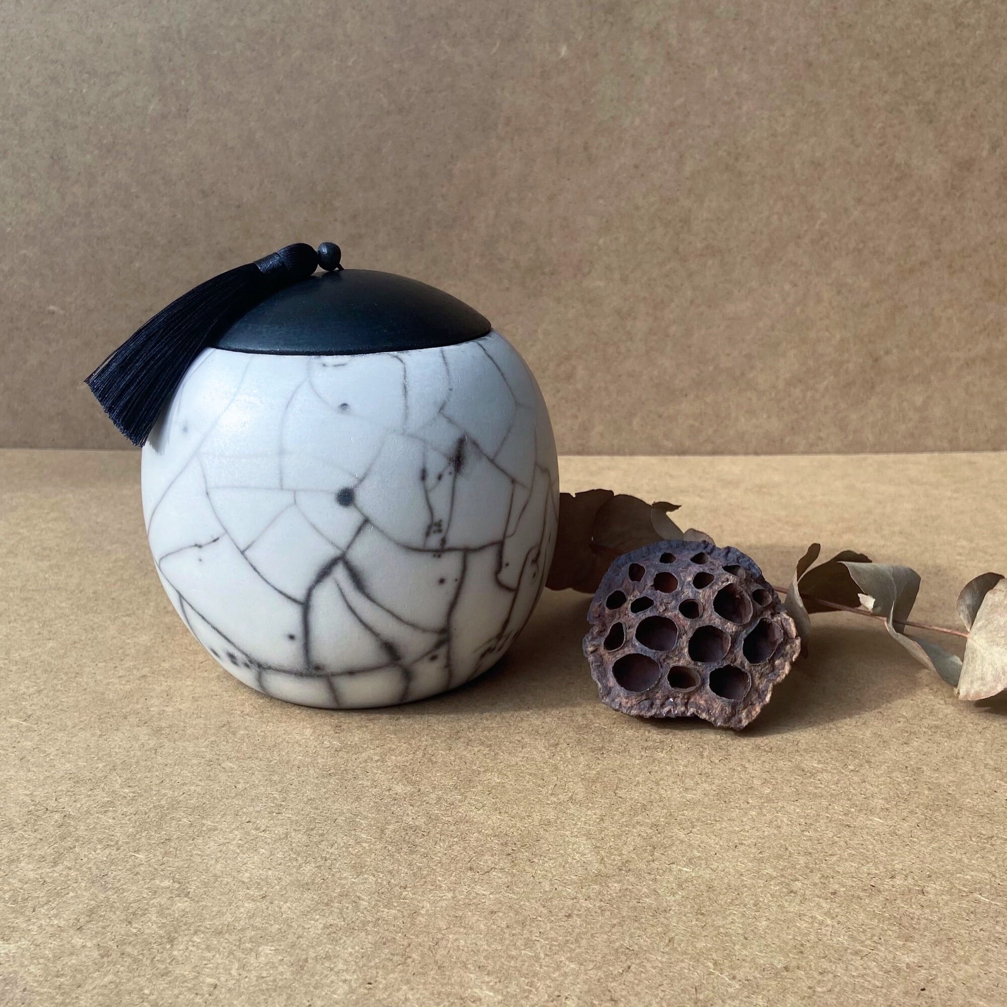 Naked Raku ceramic box combining elegant curves and soft material. Keep your little treasures in this unrivalled box