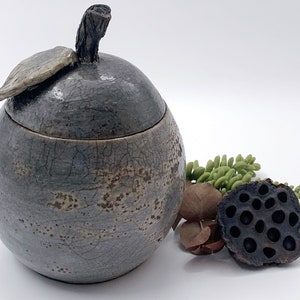 Boite céramique raku émail mauve, forme de poire, poterie artisanale image 2