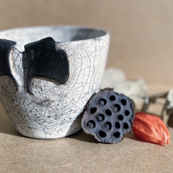 Cache pot céramique raku émail blanc, ornements feuilles Ginko noires, esprit Japon, poterie contemporaine