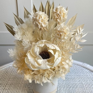 Dried Preserved Flower Arrangement with Sola Flowers / Home Decor / Floral Arrangements / Boho Arrangement / Boho Chic / Everlasting Flowers