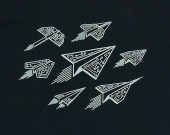Koszulka z grafiką „Techy Paper Airplanes”: prezent dla geeków naukowych