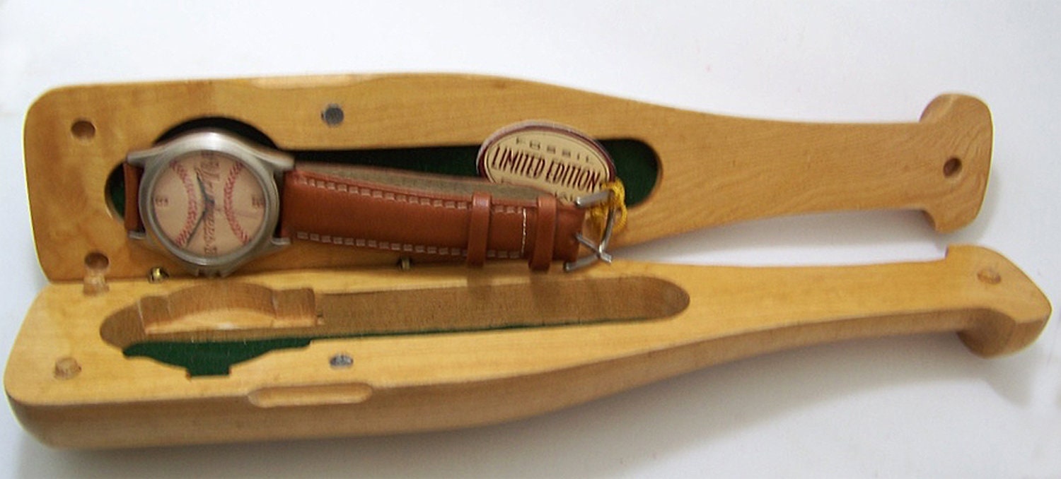 New York Yankees Fossil Watch Vintage in Bat Case Hormel Lmt